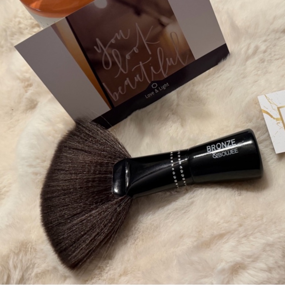 NEW•Bronze & Boujee Couture Makeup Brush